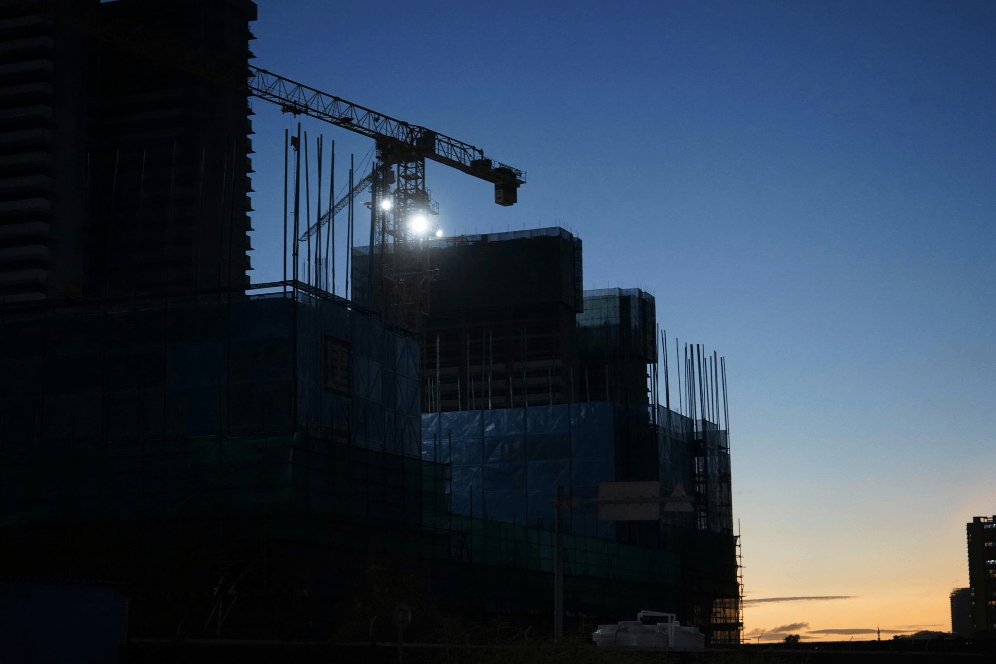 is it cheaper to buy a prefab home or build during construction