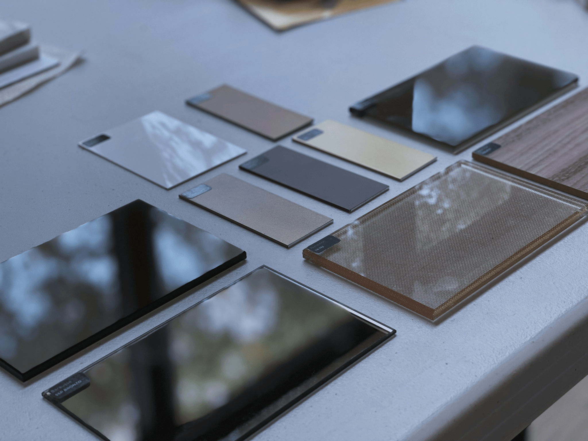 Different applications of gloss lacquer demonstrating its heat resistance.