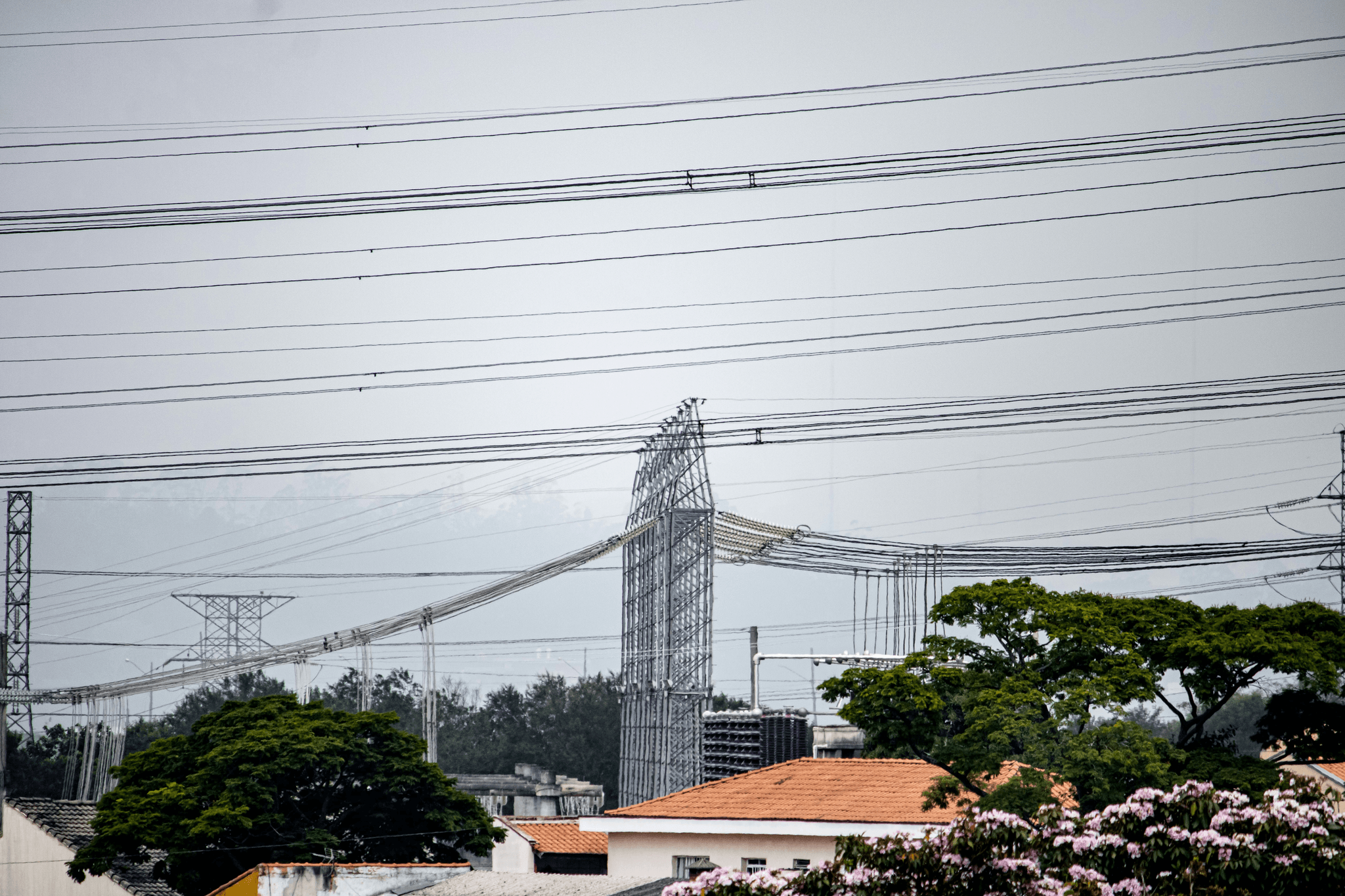 Different types of transmission line dampers enhancing stability.