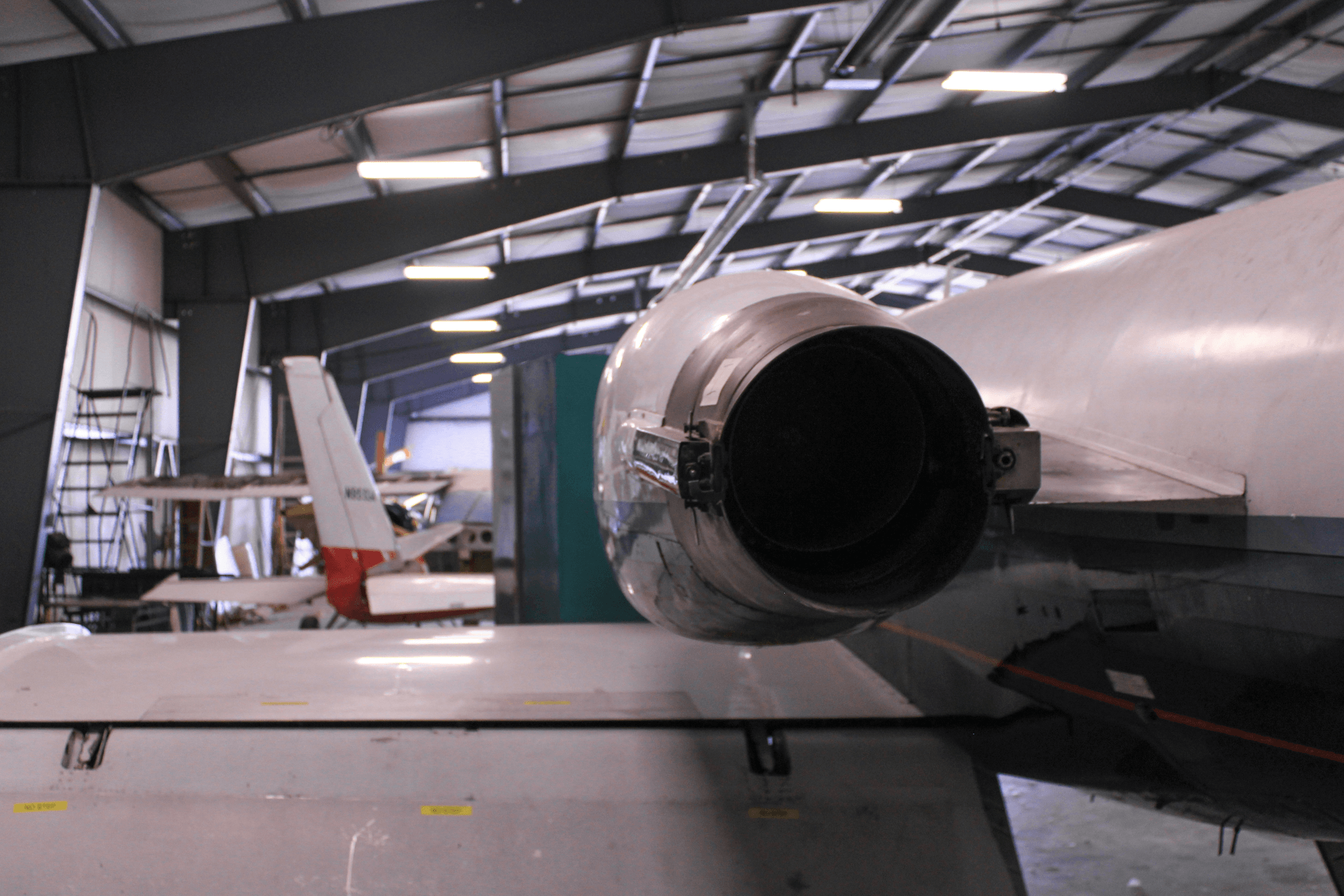 gpu aviation comparison between ground power units and auxiliary power units