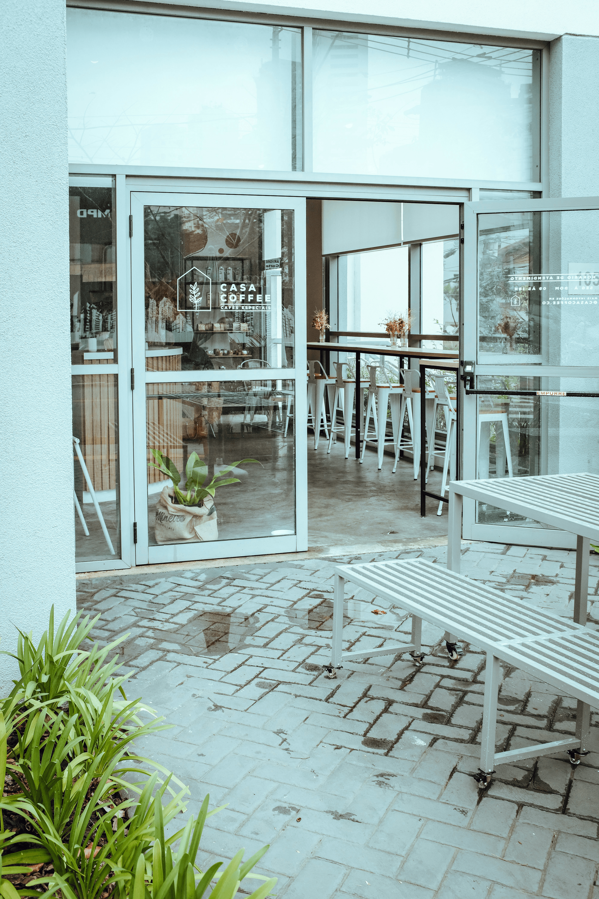 prefab coffee shop building with outdoor seating