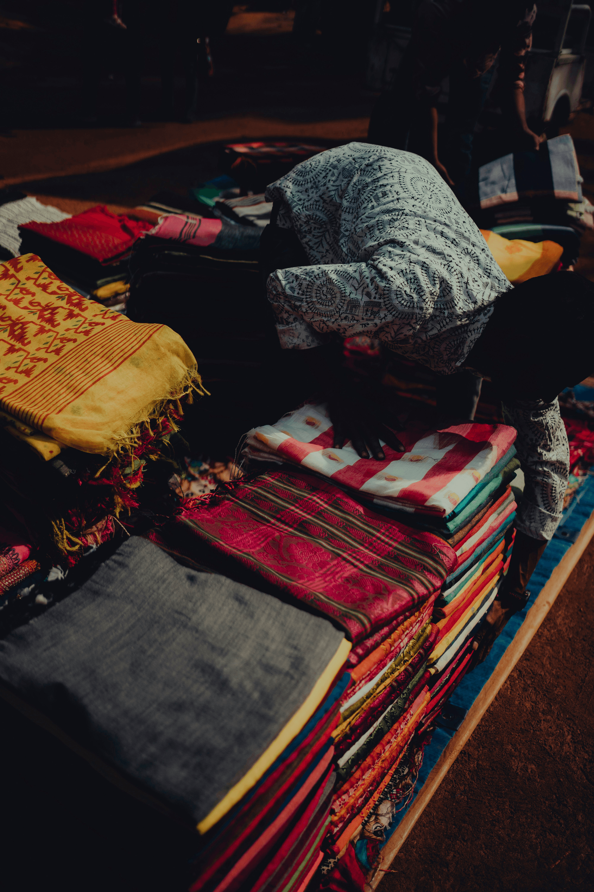 sourcing sites overview featuring Alibaba Oberlo Etsy