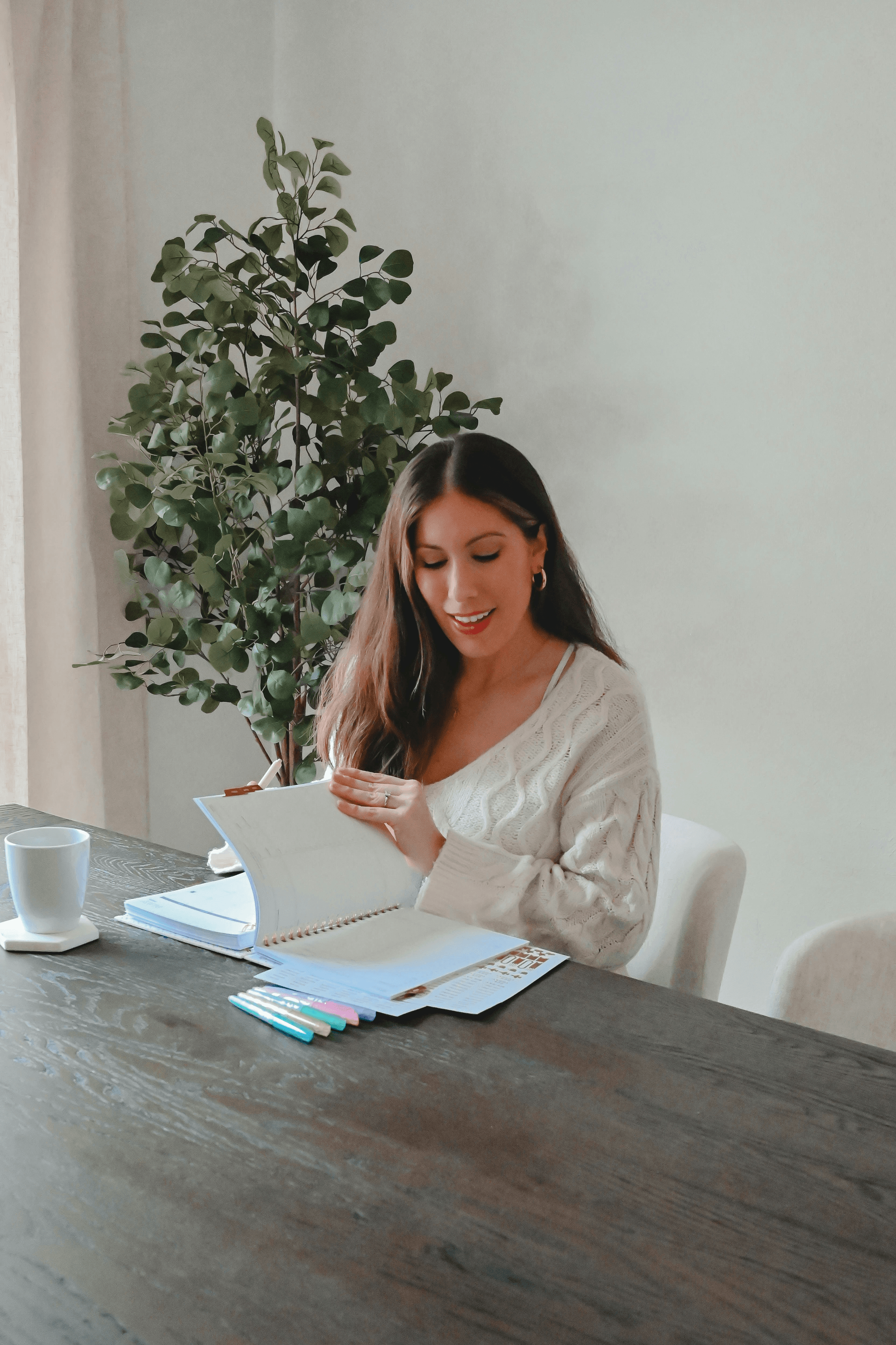 sourcing company in hong kong discussing product specifications