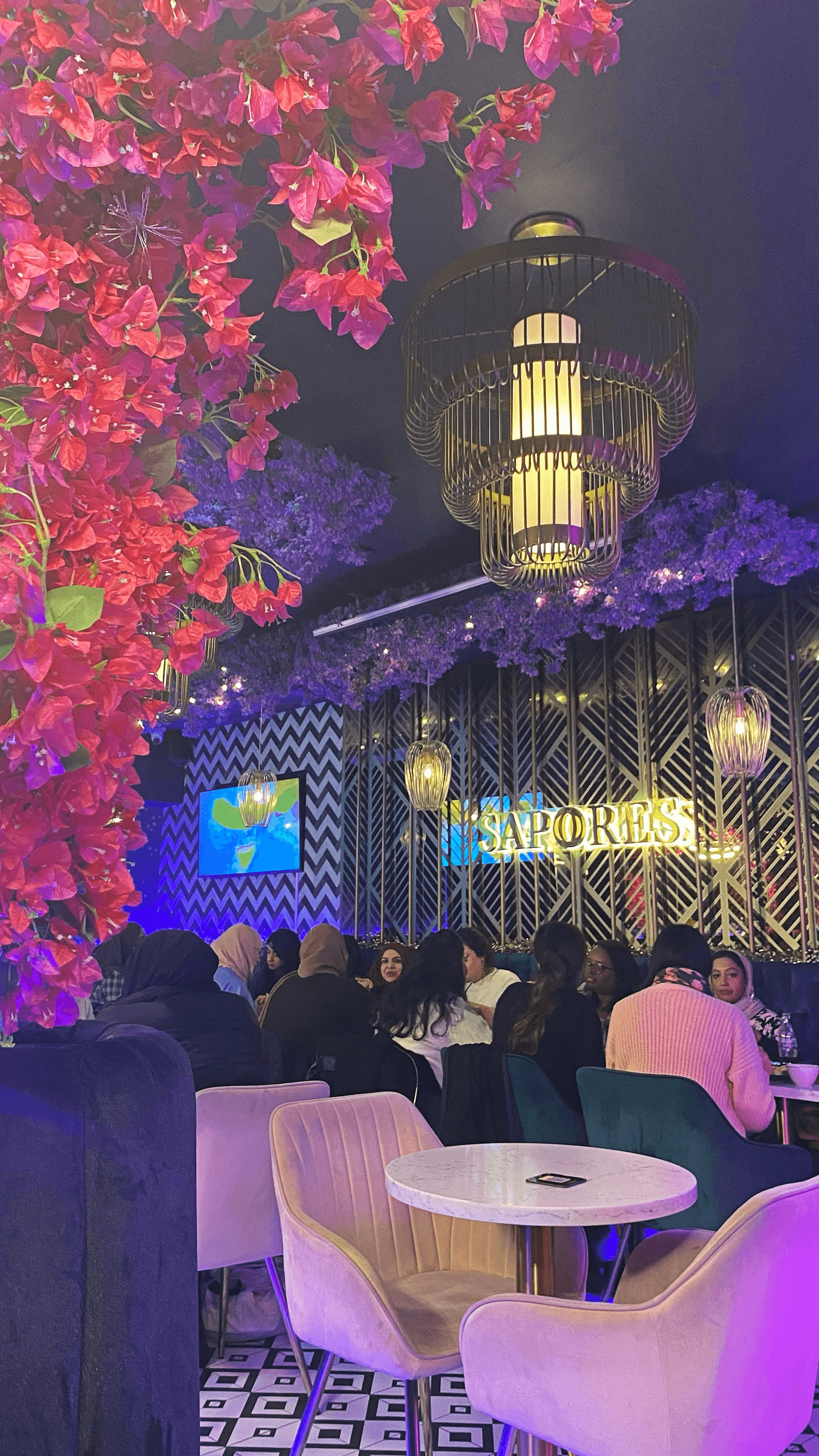 How to start a pop up restaurant: vibrant setup of tables