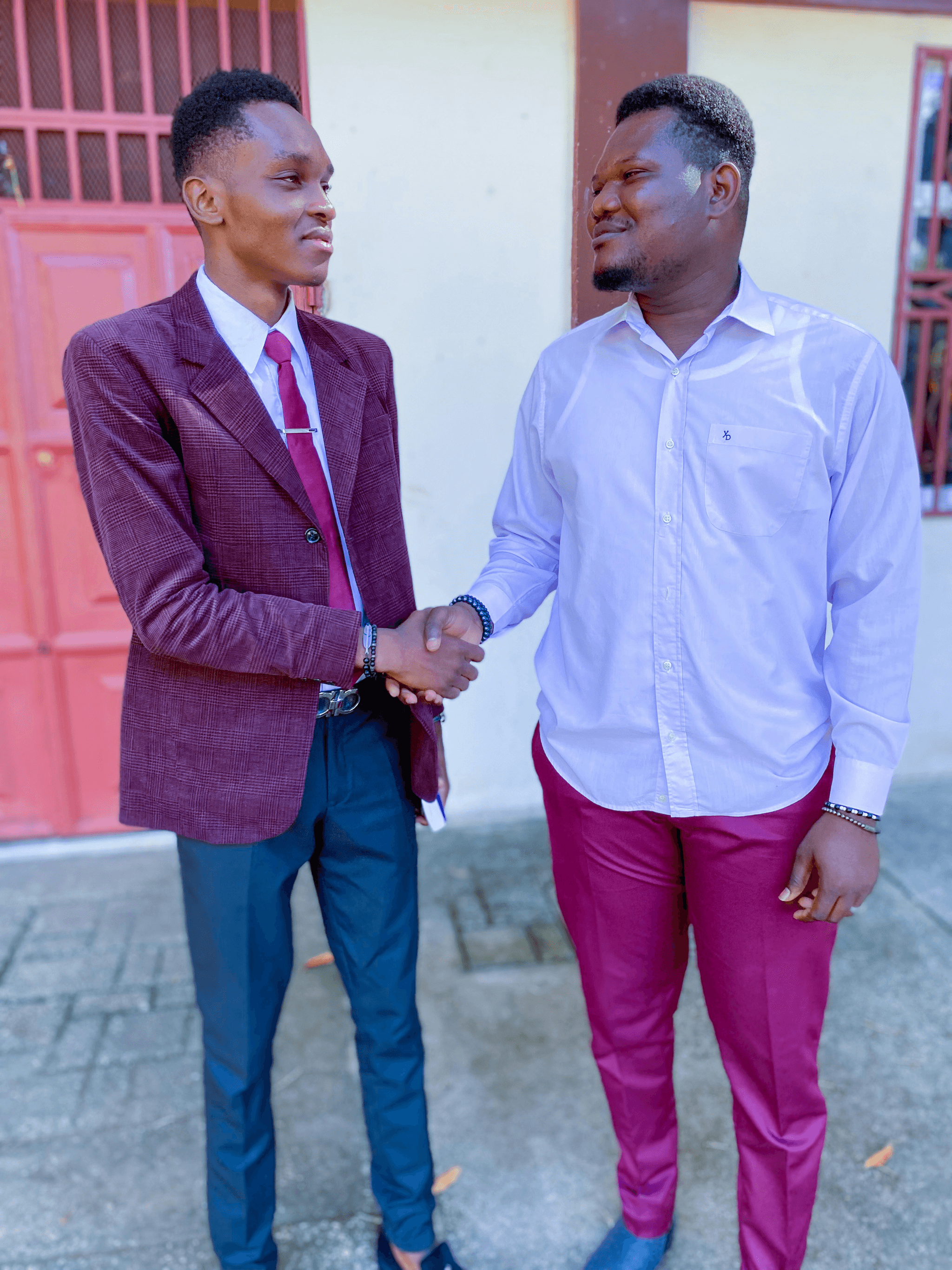 Building trust and rapport with reliable sourcing agent