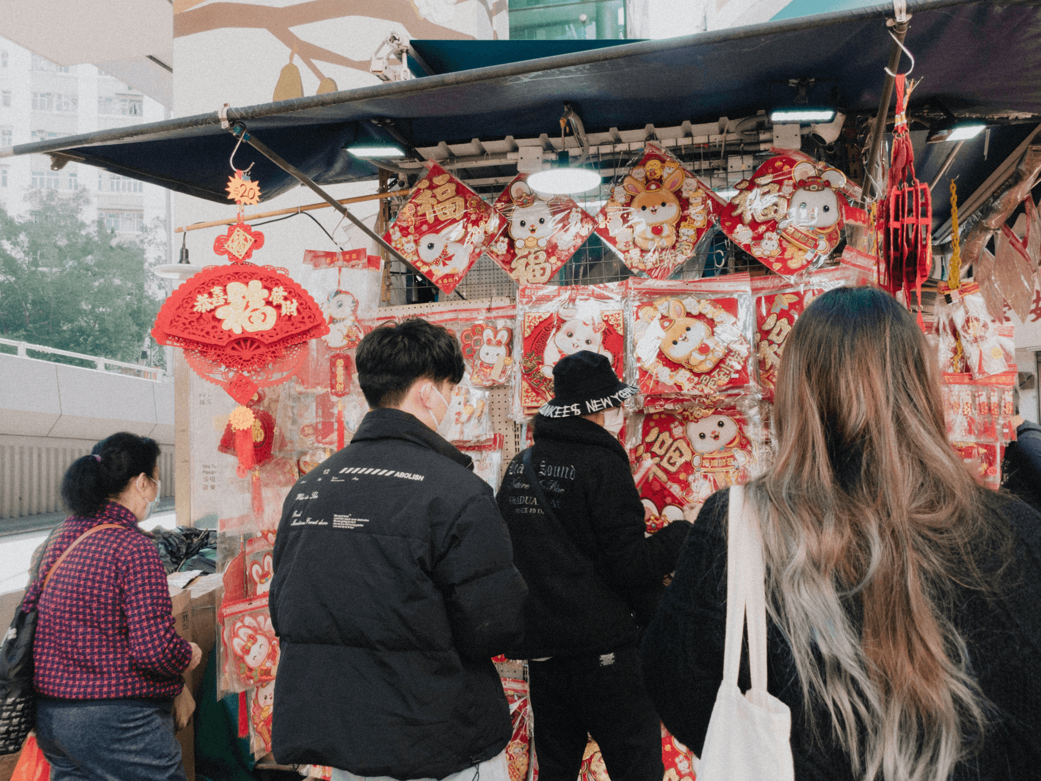 product sourcing from china at a trade show