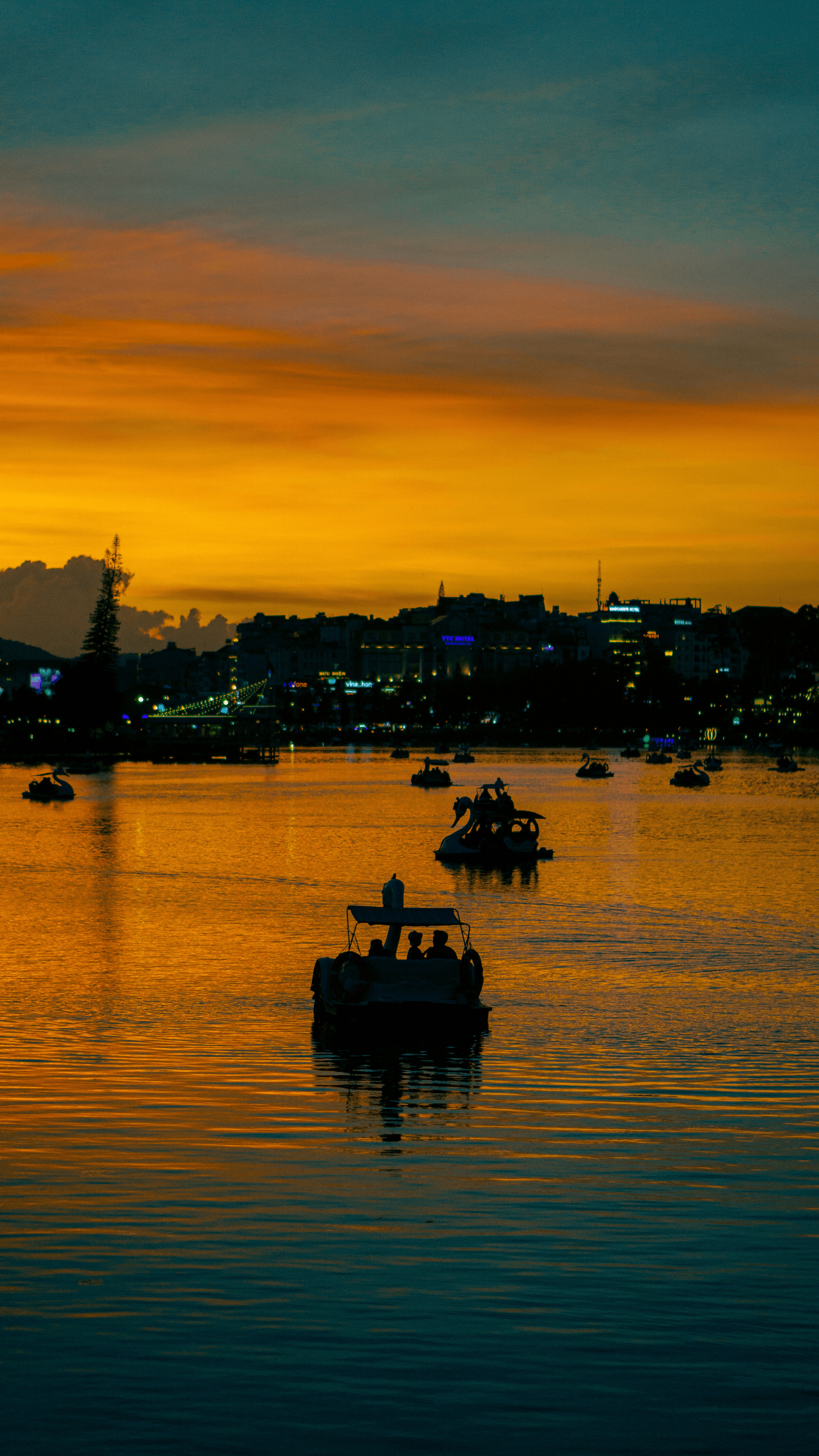 how much does a pontoon boat cost in relation to quality