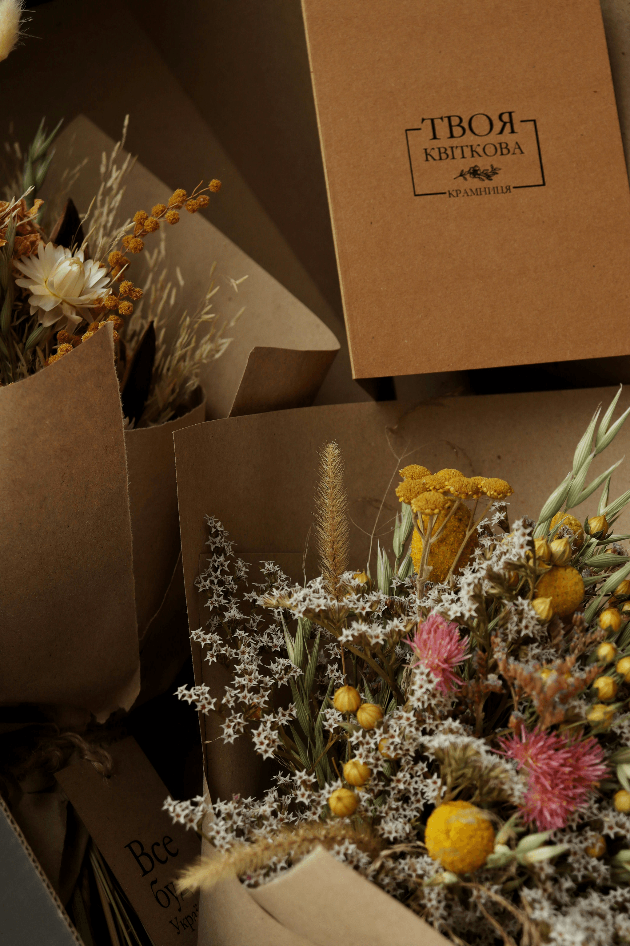 How to transport dried flowers - Bouquet of air-dried flowers packed securely