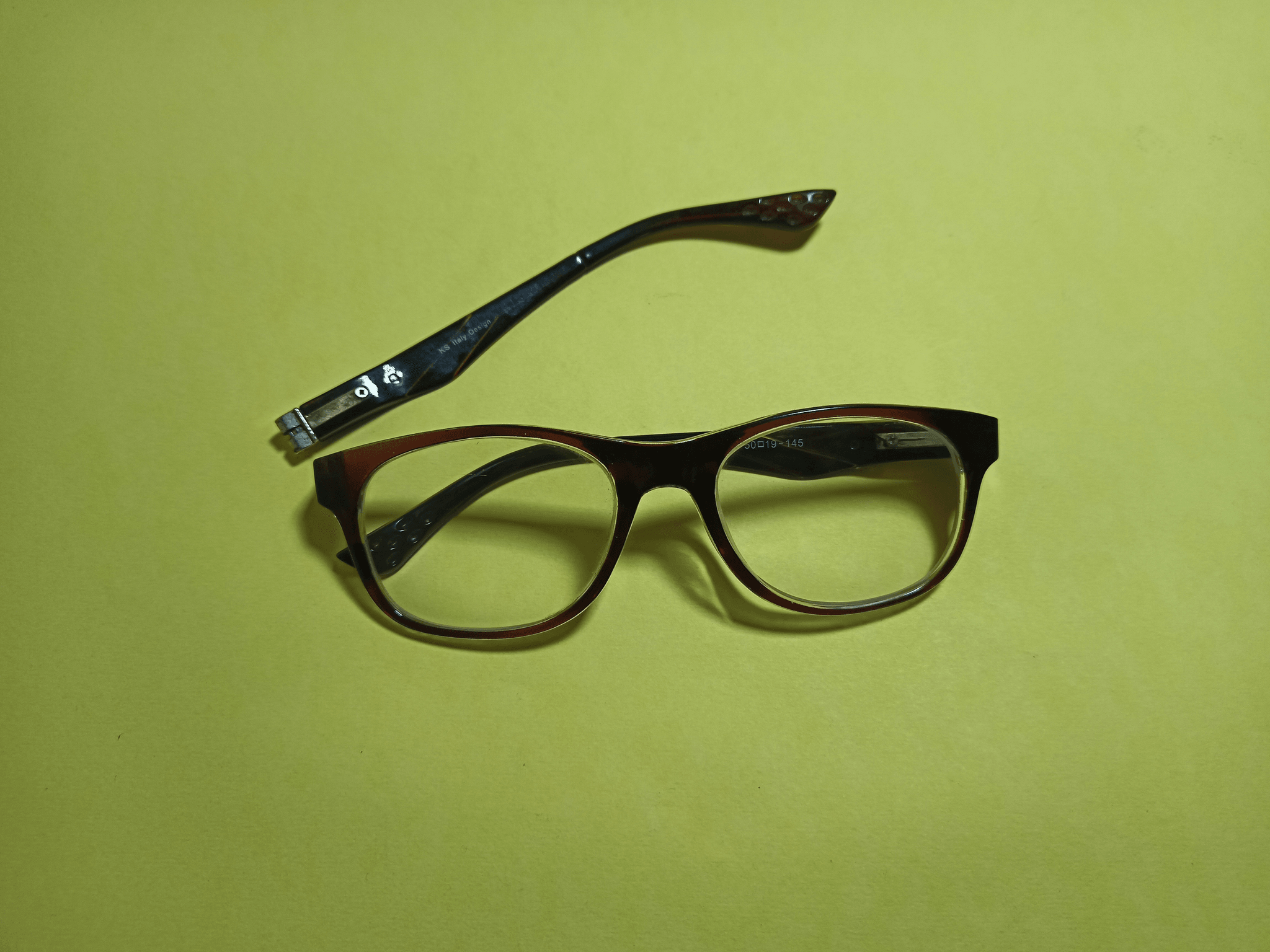 What are the arms of glasses called