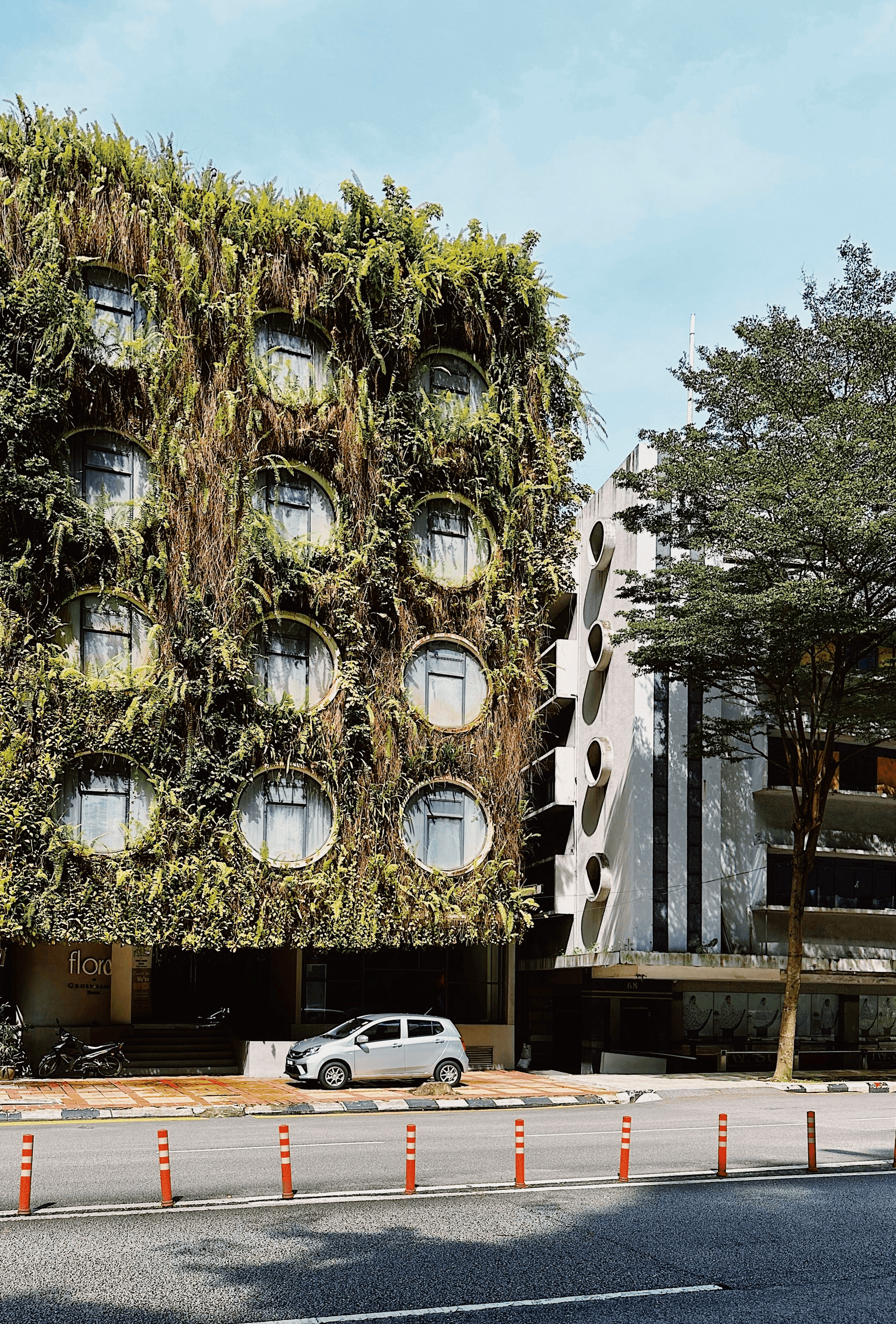 Innovative modular design of a sustainable parking booth