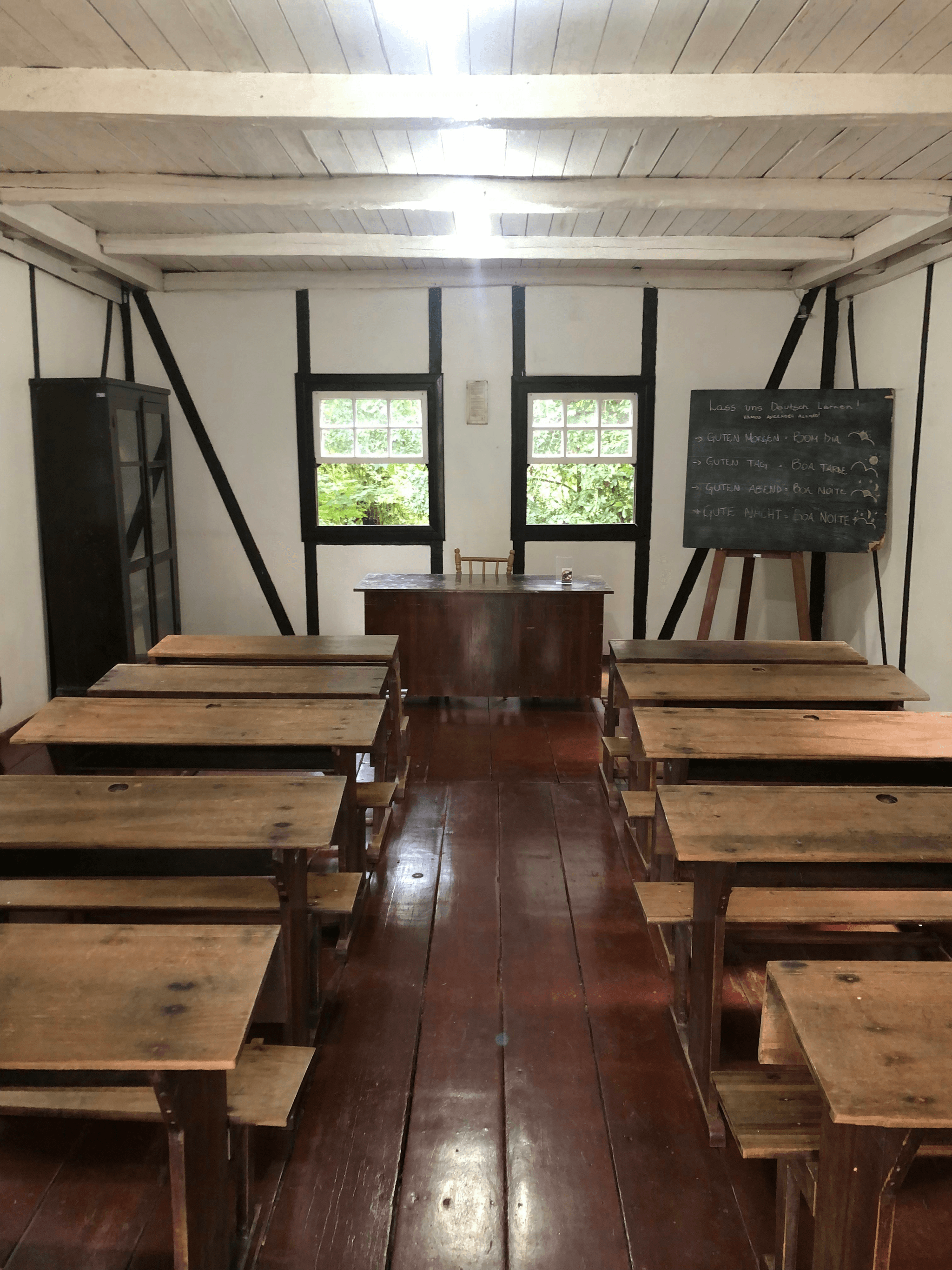 Durable prefabricated classroom buildings with long-term reliability.