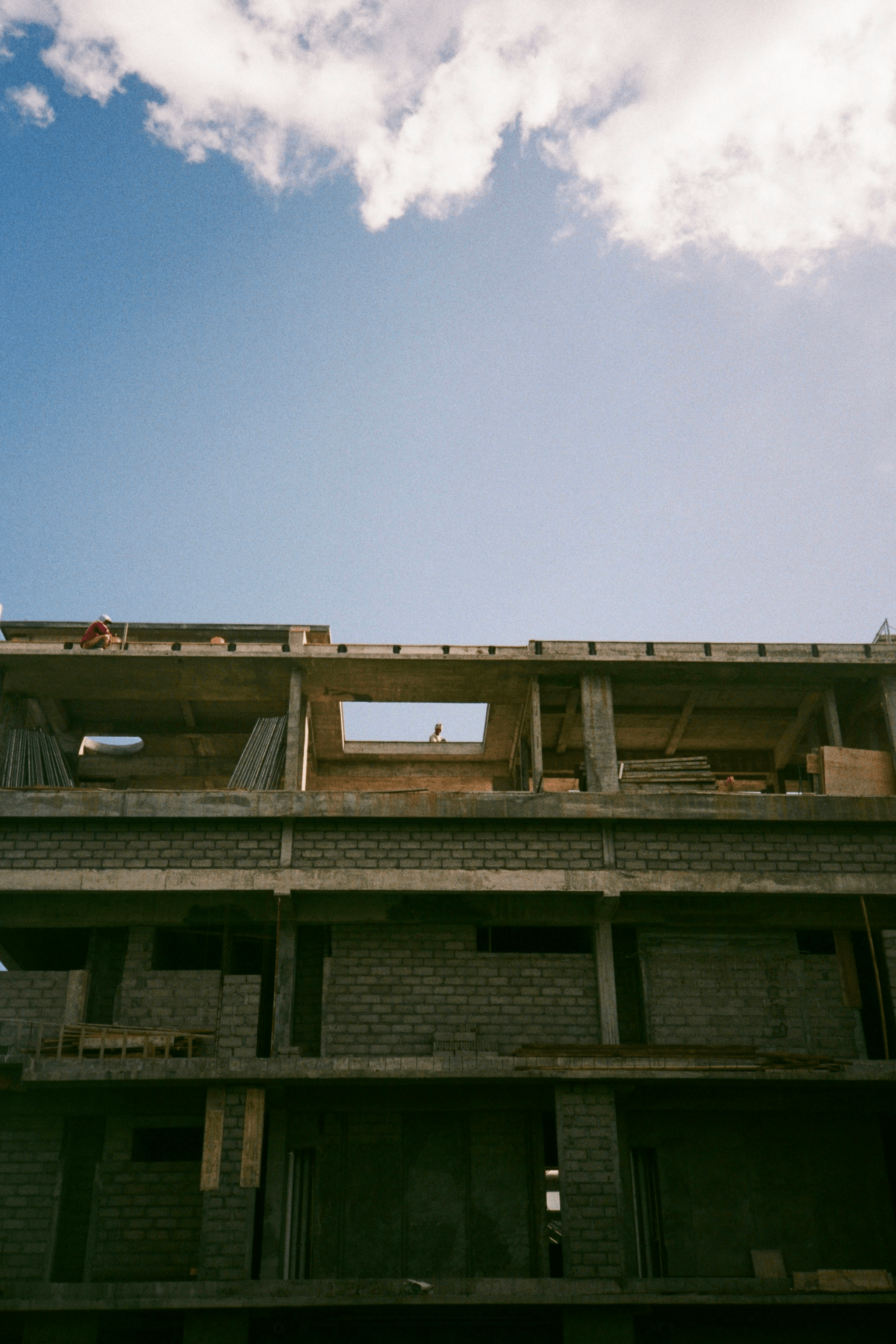 Are prefab homes safe? Overview of a secure prefab home assembly process.