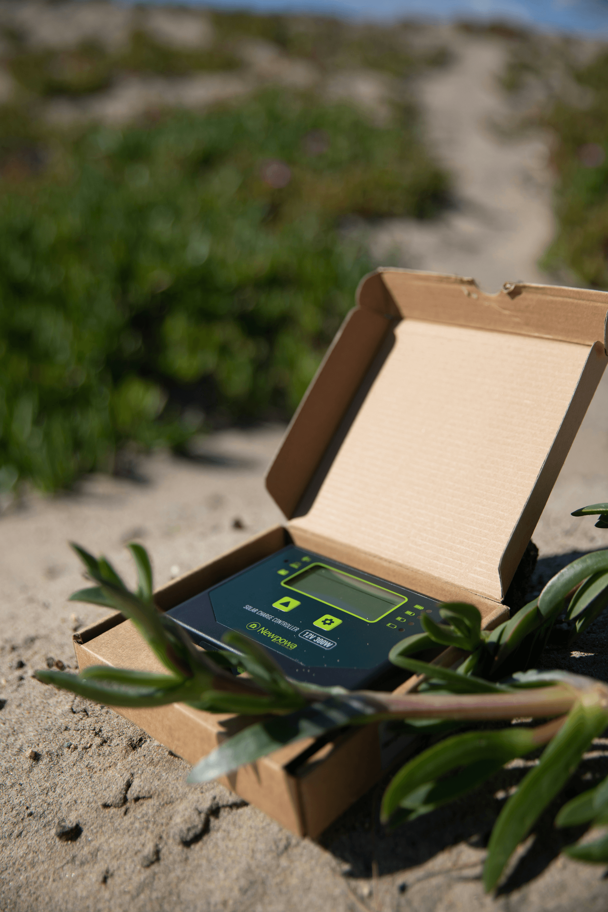 Durable flat pack container withstands harsh weather conditions