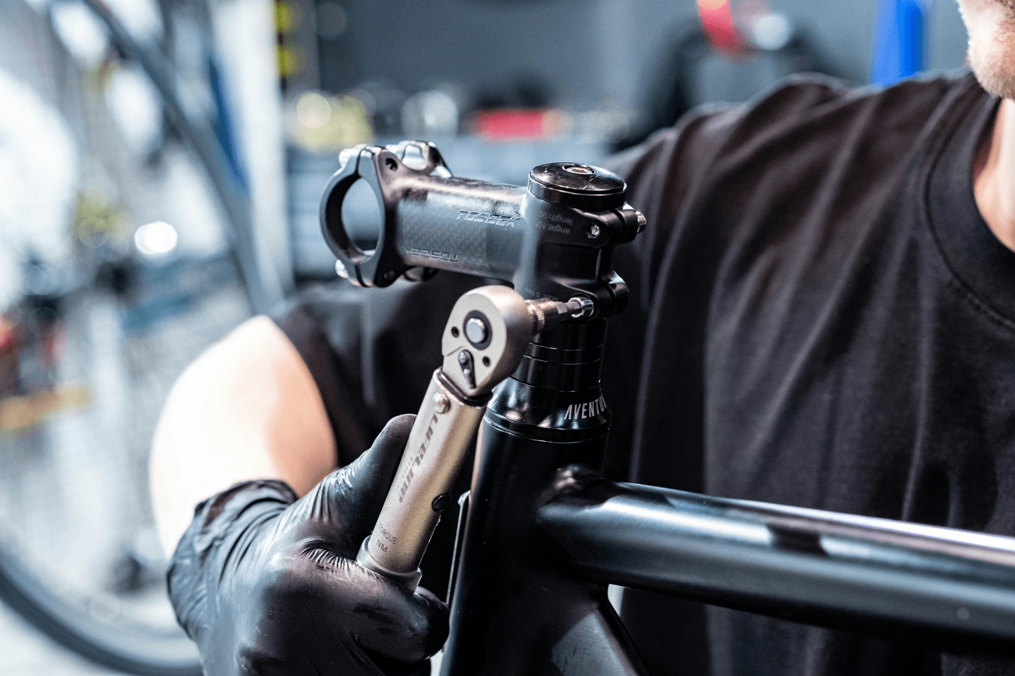 On-Site Bike Tests: Pre-Ride Inspection Including Torque Checks & Tire Pressure