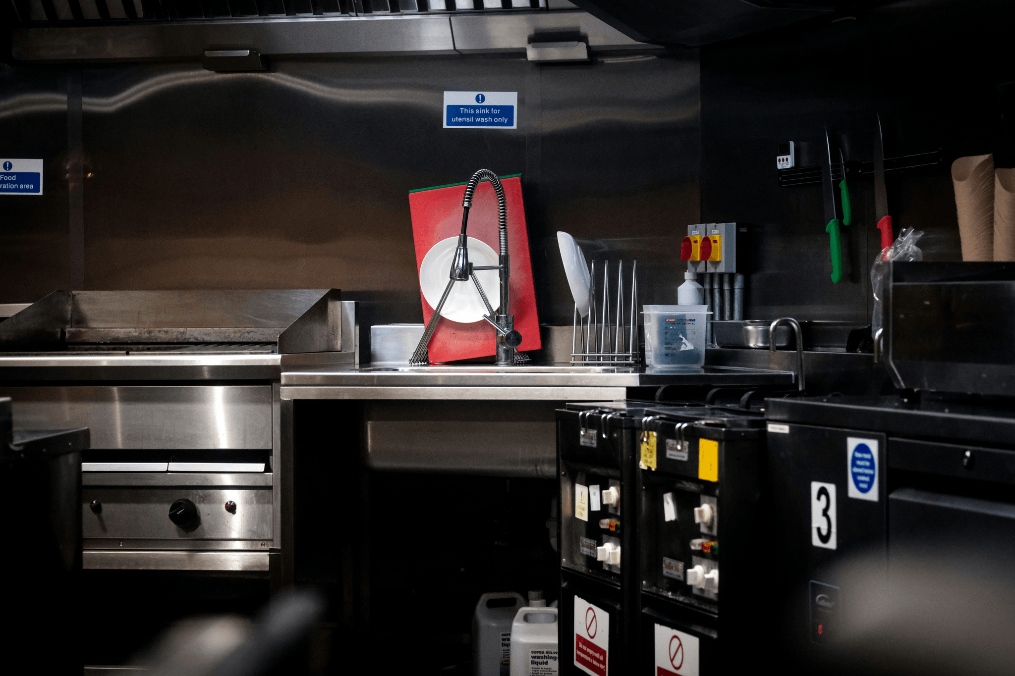 Customized commercial kitchen equipment manufacturers