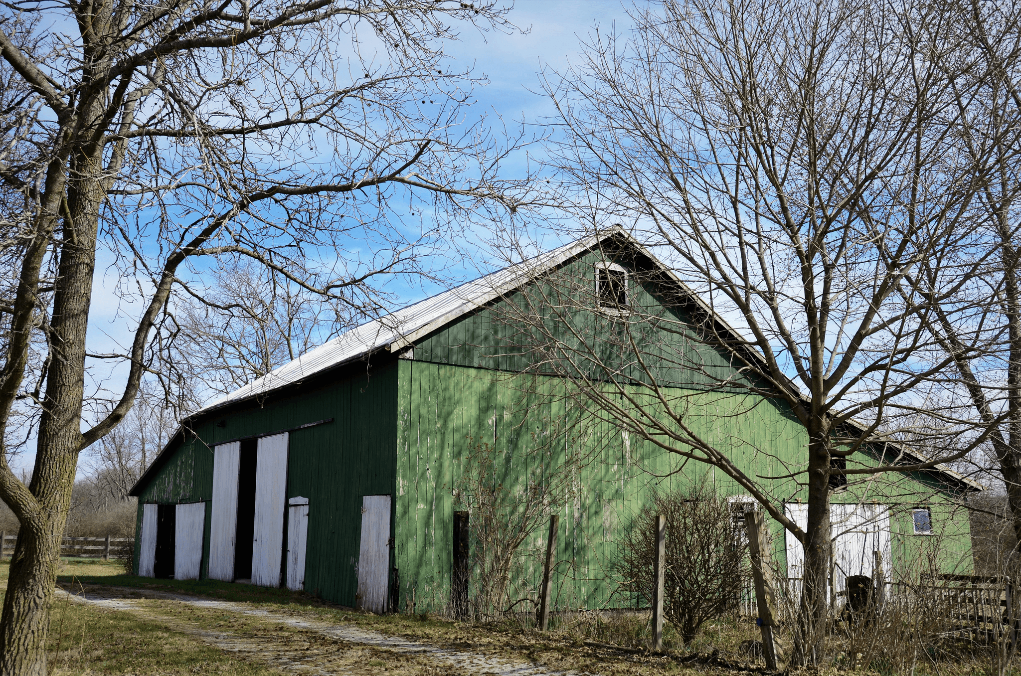 Explore diverse steel building home designs including modern barnhouses.
