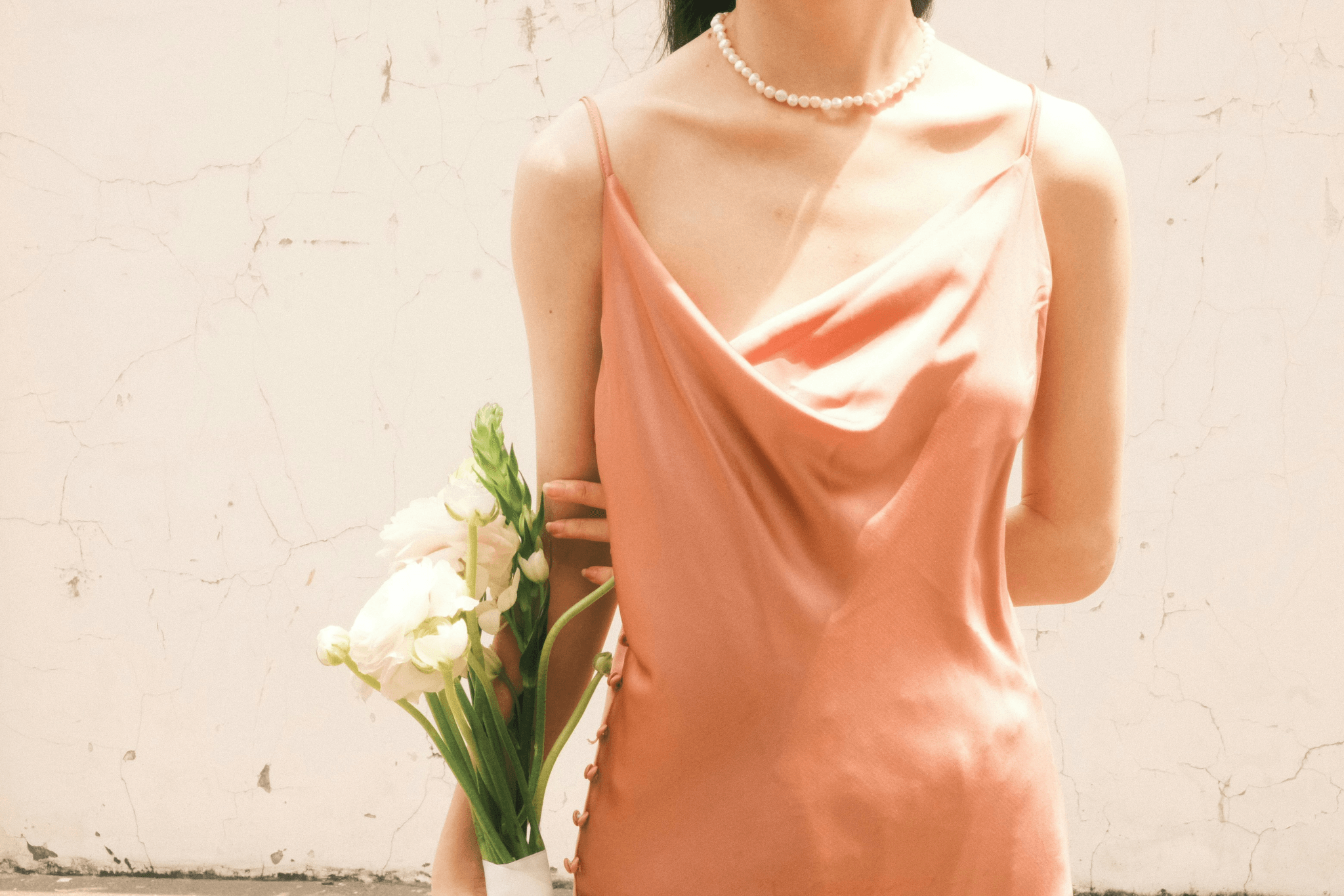 what side does a woman wear a brooch in fashion