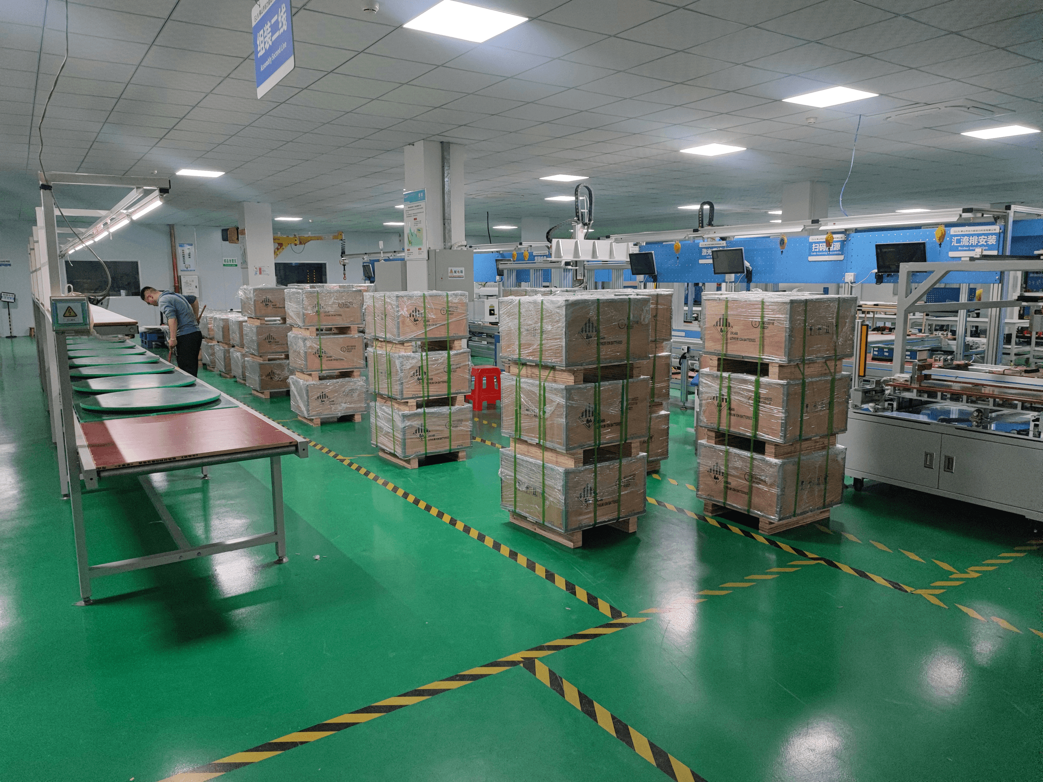 Illustration depicting the flow of products in the supply chain process in what does oem mean context